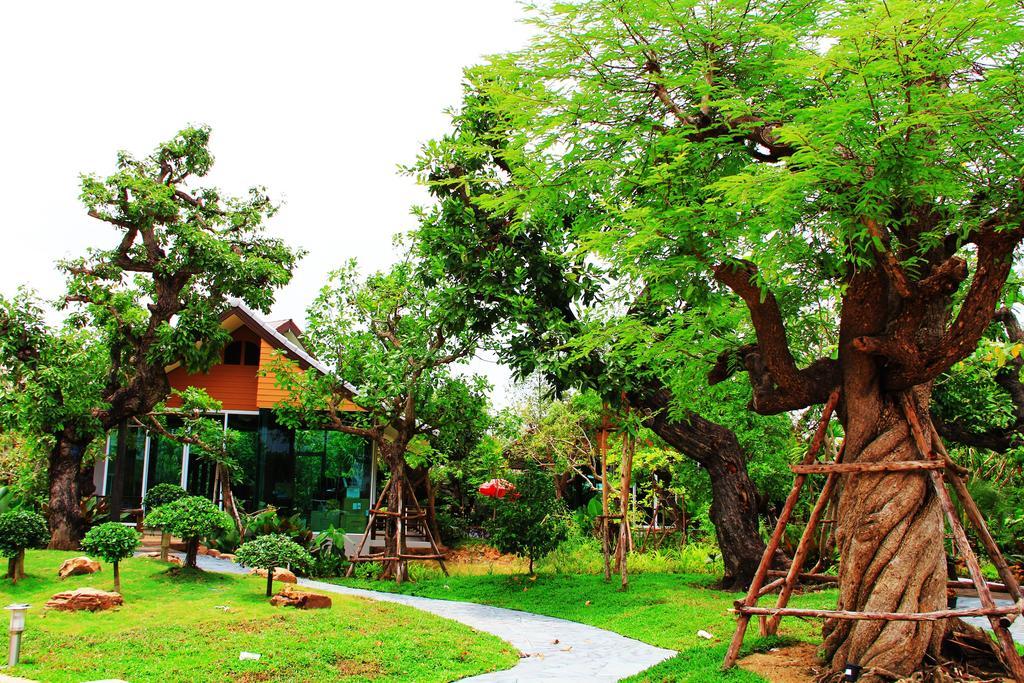 Taman Resort Phitsanulok Exterior foto